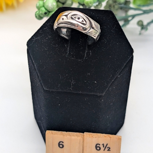 🦅First Nation carved diamond eye eagle band ring. - Picture 4 of 5
